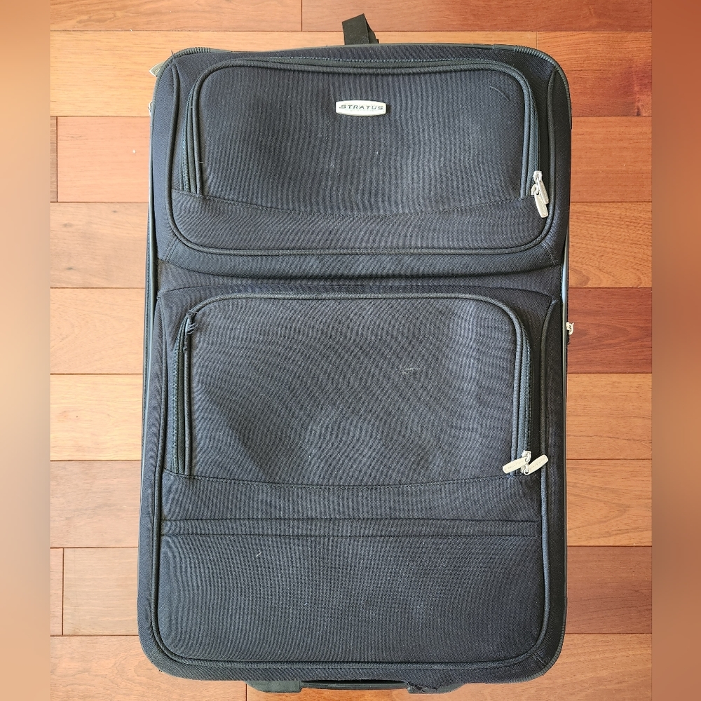 Stratus Black/silver large-sized expandable suitcase. One size.